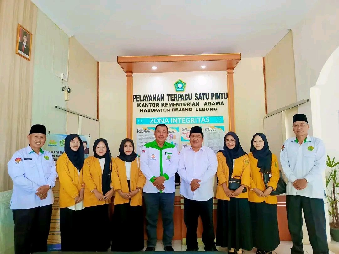 Perkuat Sinergi dengan Dunia Kerja, Mahasiswa HTN IAIN Curup Resmi Jalani Magang di Kemenag Rejang Lebong