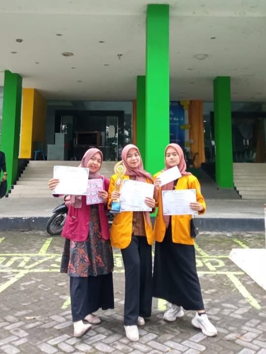 Tim UDETE Hukum Tata Negara IAIN Curup raih Juara 1 Lomba Cerdas Cermat Dies Natalis HIMAGUPP Universitas Pat Petulai se-Provinsi Bengkulu