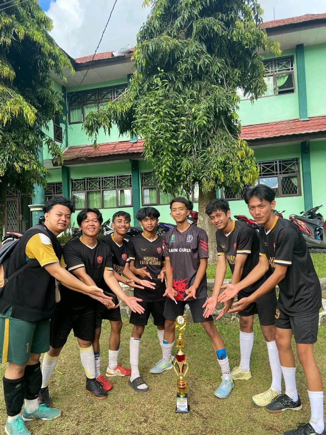 Soliditas di Lapangan, Tim Futsal HTN IAIN Curup Raih Juara III IAIN Curup Cup 2024